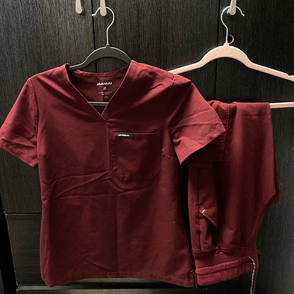 Jaanuu: burgundy set pxxs